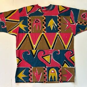 NEW 90’s VINTAGE GEOMETRIC SHORT SLEEVE T-SHIRT